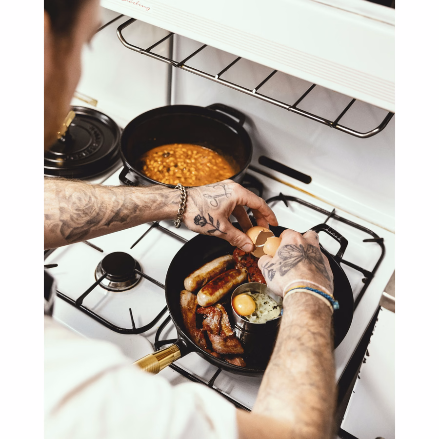 4 qt, Round, Dutch Oven Buster And Punch, Matte Black