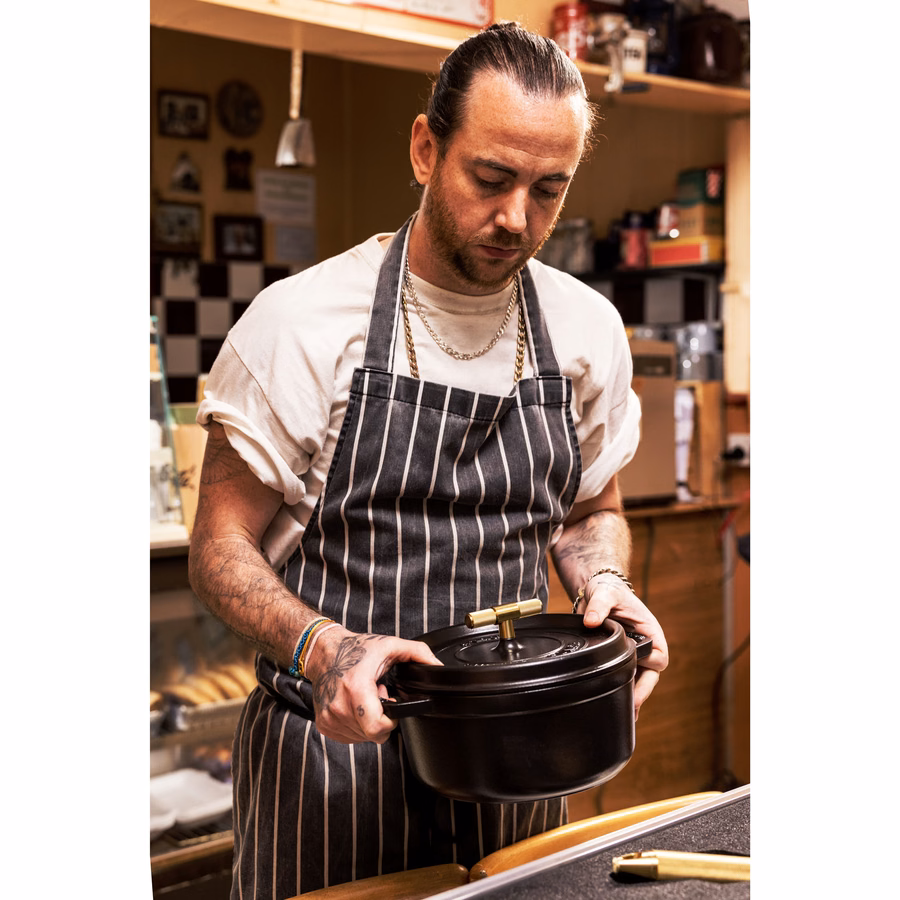 7 qt, Round, Dutch Oven Buster And Punch, Matte Black