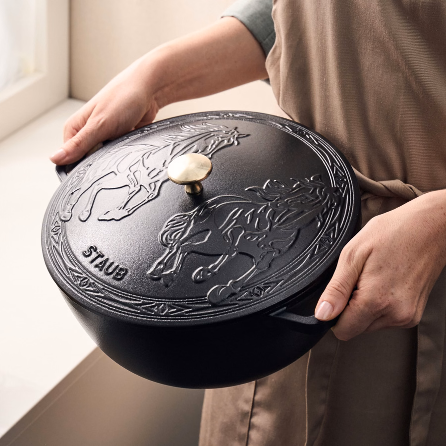 5 qt, Essential French Oven with Horse Lid, Matte Black
