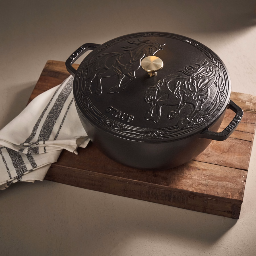 5 qt, Essential French Oven with Horse Lid, Matte Black