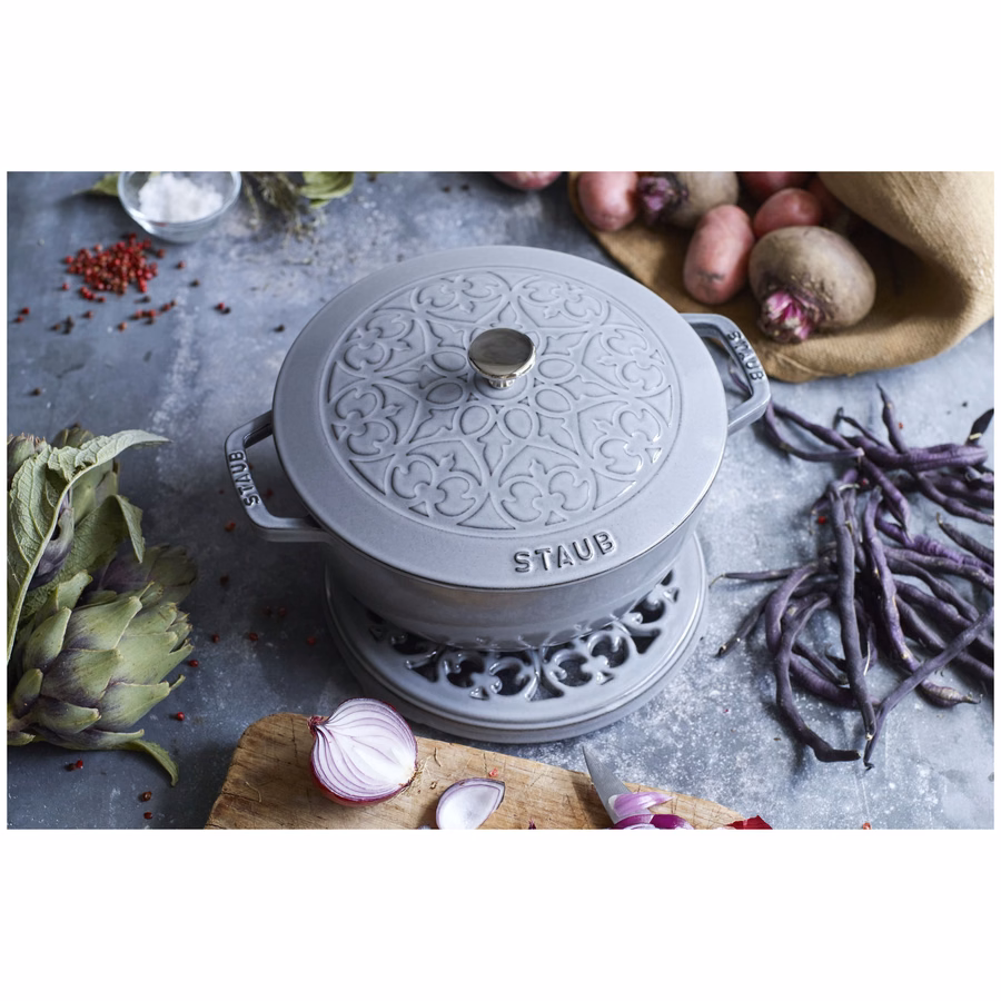 3.75 qt, Essential French Oven Lilly Lid, Graphite Grey