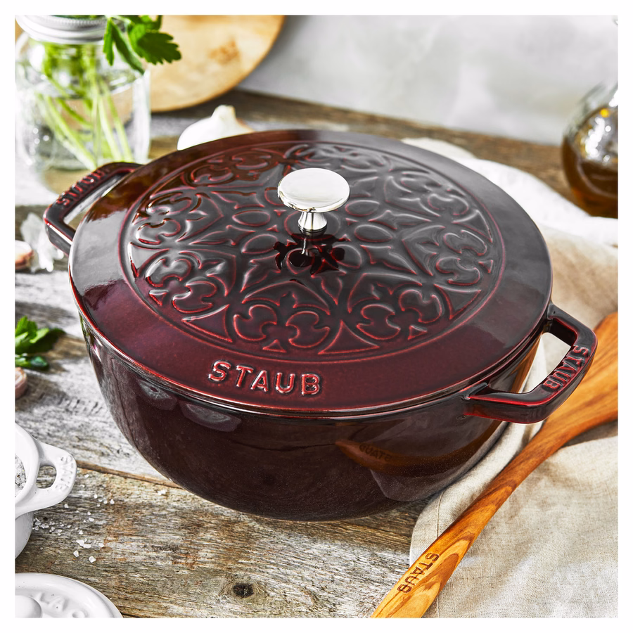 3.75 qt, Essential French Oven Lilly Lid, Grenadine