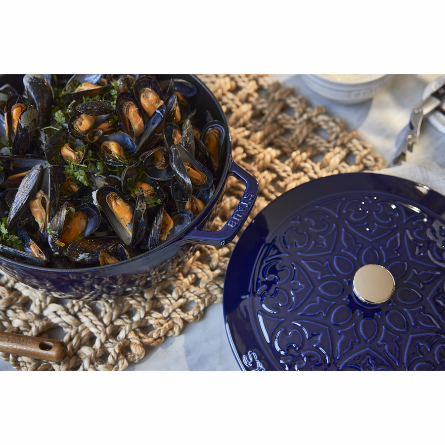3.75 qt, Essential French Oven Lilly Lid, Dark Blue