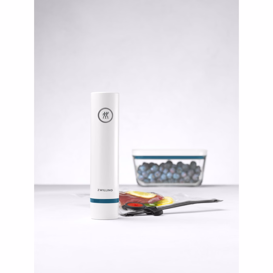Vacuum pump with cap, La Mer