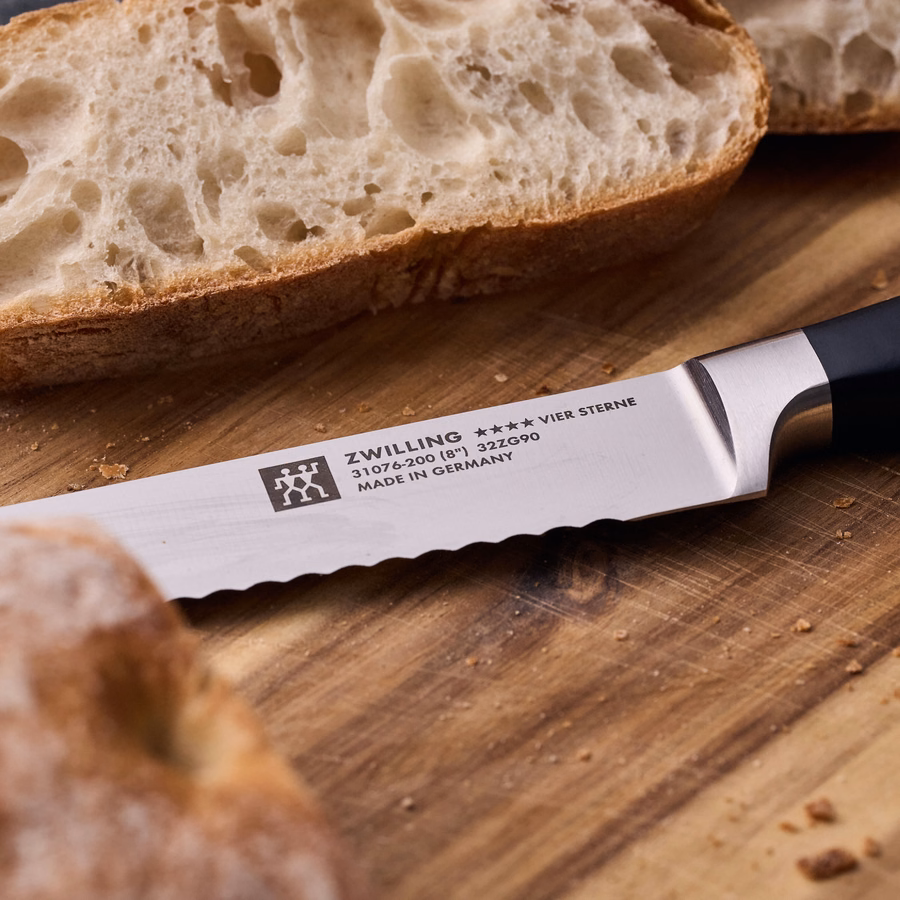 Bread knife 8 inch, serrated edge