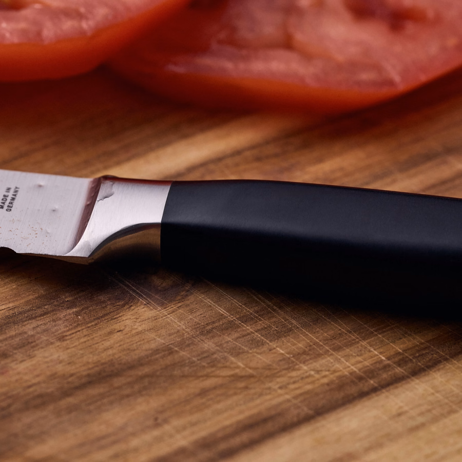 Utility knife 5 inch, serrated edge