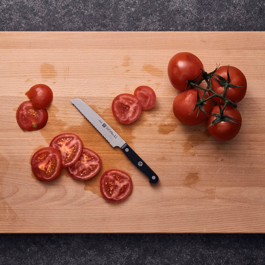 5-inch Z15.1 Utility Knife, Serrated Edge