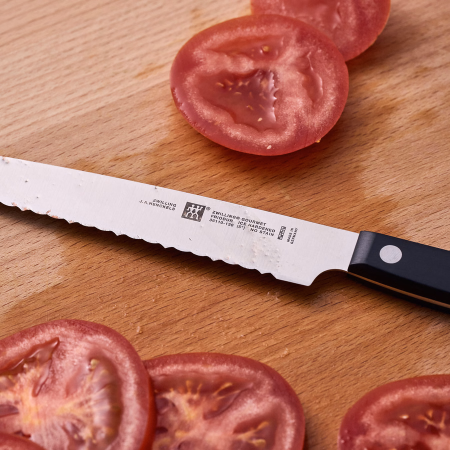 5-inch Z15.1 Utility Knife, Serrated Edge