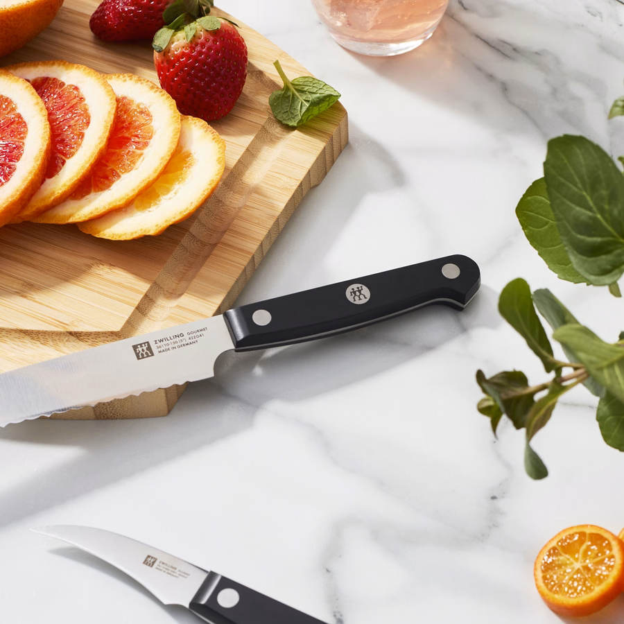 5-inch Z15.1 Utility Knife, Serrated Edge